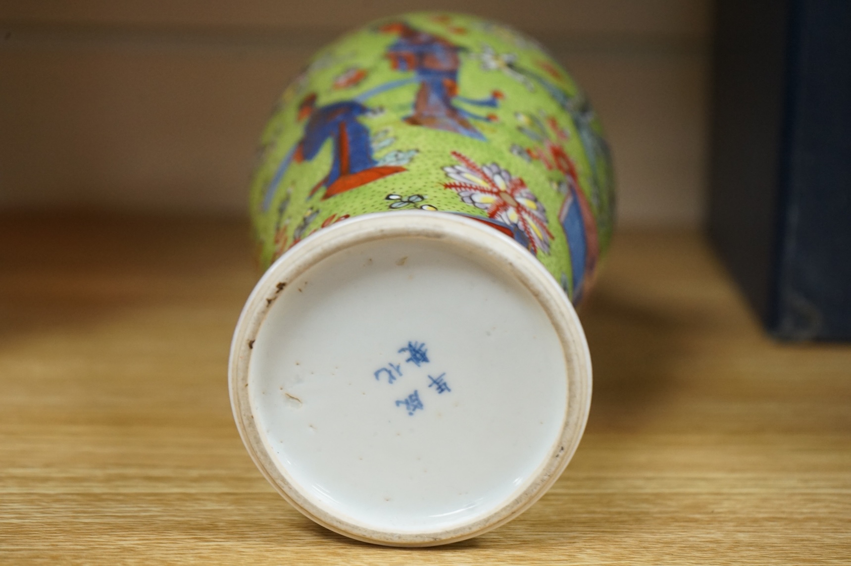 An 18th century Chinese clobbered vase, 20cm high